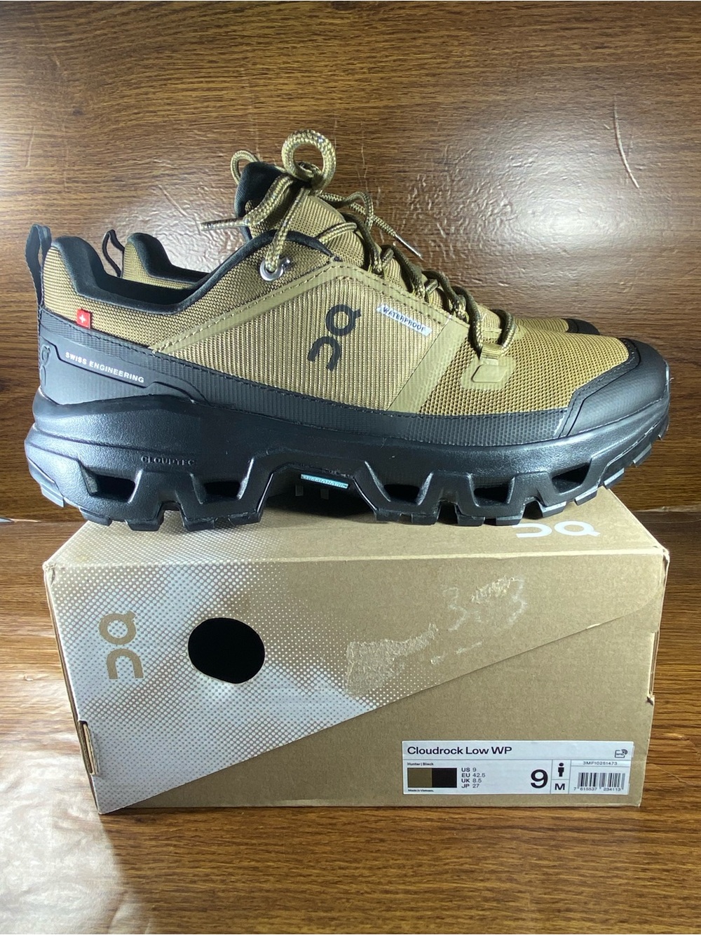 On cloud cloudrock Low waterproof men’s shoe size 9